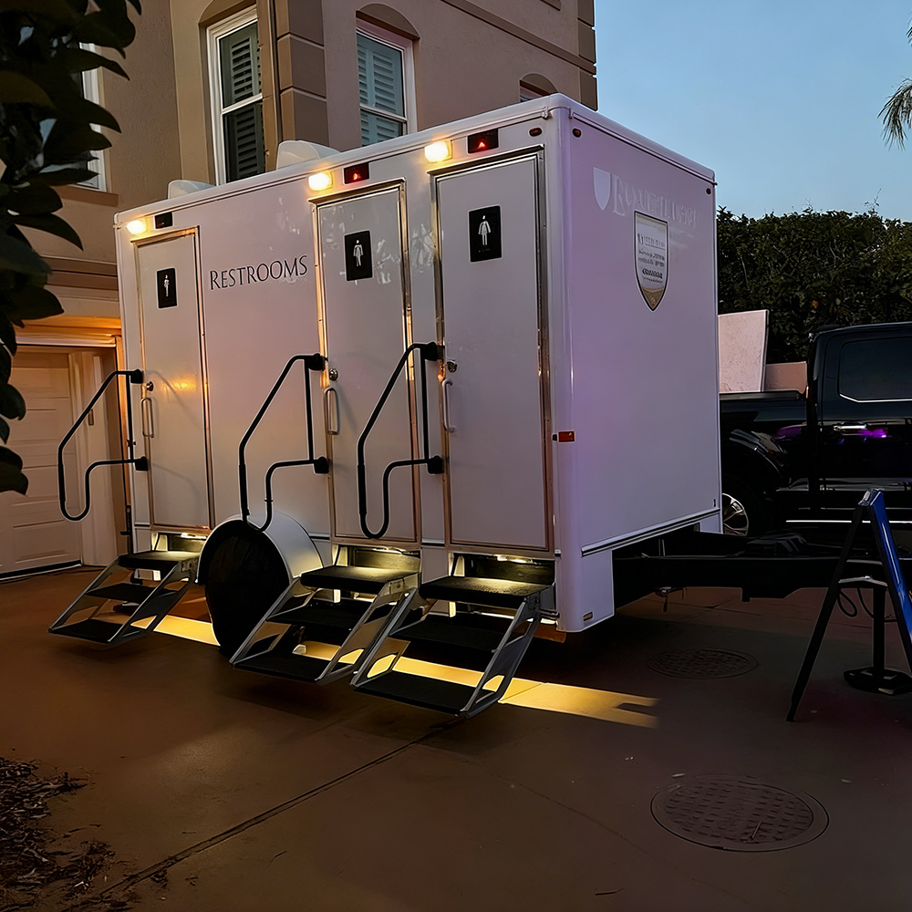 Mobile Toilet Trailer Luxury 3 – обзор и цена Outdoor Camping Rental